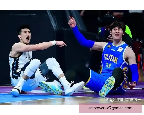 中国篮球队新阵容亮相备战国际赛季 球迷期待王哲林与郭艾伦再度联手