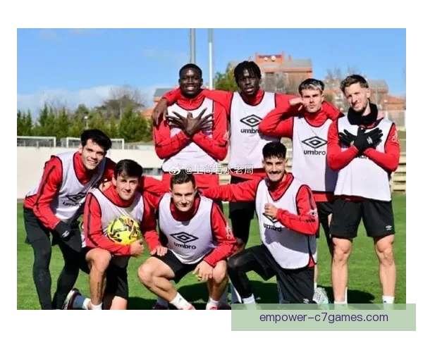 欧洲豪门争冠进入白热化阶段多队积分紧咬悬念持续升级球迷热议不断