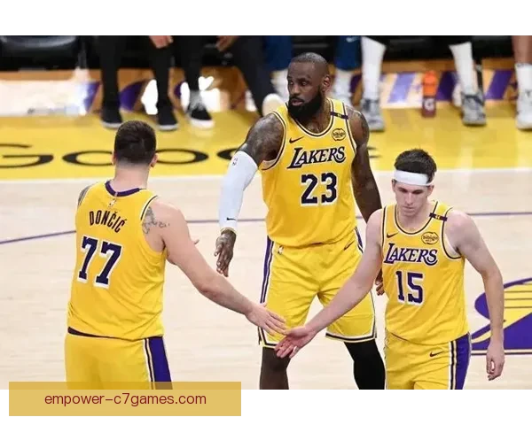 詹姆斯关键时刻力挽狂澜湖人险胜勇士创赛季新高